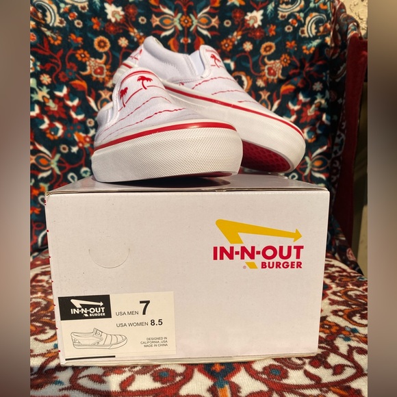 In-in-Out Burger slip on shoes. Women’s 8.5/mens 7 - Picture 5 of 6